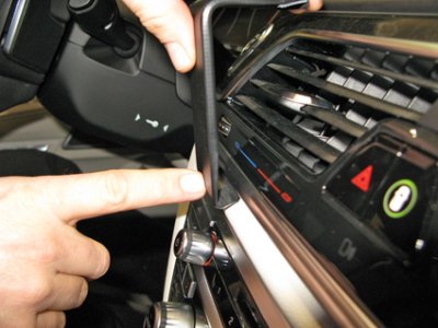 Mobile phone holder for BMW 7 Series Sedan from 2015-2022