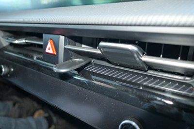 Mobile phone holder Kia EV6 from year 2021-