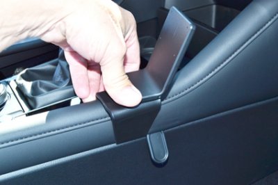 Mobile phone holder Mazda 3 from year 2019-