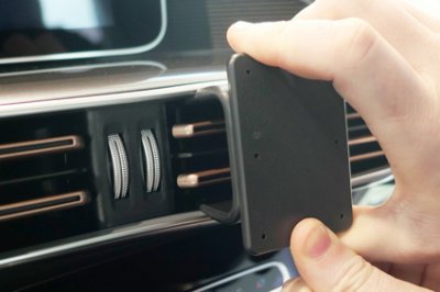 Mobile phone holder Mercedes EQC from 2020 onwards