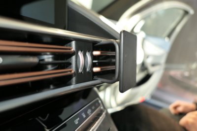 Mobile phone holder Mercedes EQC from year 2020-