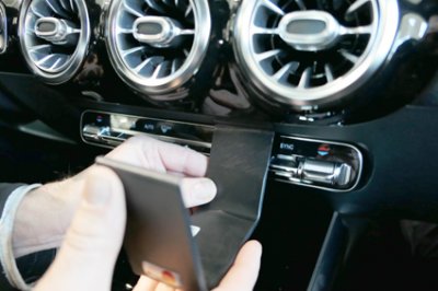 Mobile phone holder Mercedes GLA from year 2020-