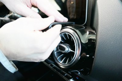 Mobile phone holder Mercedes GLA from 2020 onwards