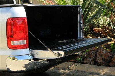 Damper for the rear tailgate of Mitsubishi L200 2016-2019