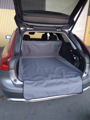 Luggage compartment cover in PVC-coated polyester fabric