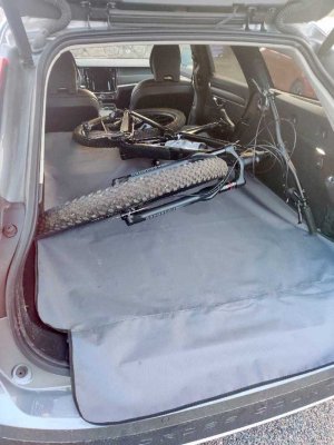 Luggage compartment cover in PVC-coated polyester fabric