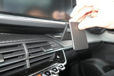 Mobile phone holder Peugeot 208 from model year 2020-