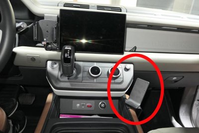 Mobile phone holder for Land Rover Defender from 2020- and onwards