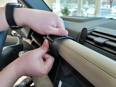 Mobile phone holder Land Rover Defender 2020-
