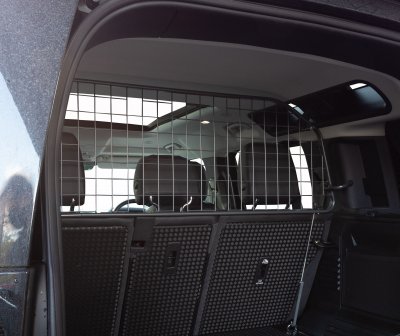 Dog guard Land Rover Defender 2020-
