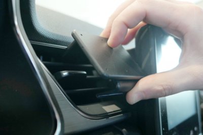 Installation of mobile phone holder Renault Captur from 2020-