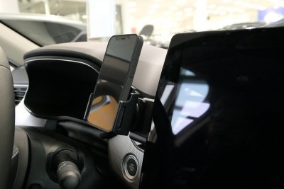 Mobile phone holder Renault Arkana from model year 2021-