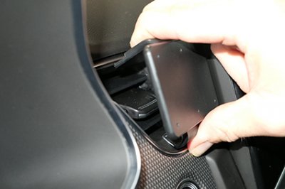 Assembly of the mobile phone holder Renault Arkana from model year 2021-