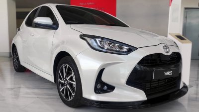Front splitter Toyota Yaris from year 2020- and onwards