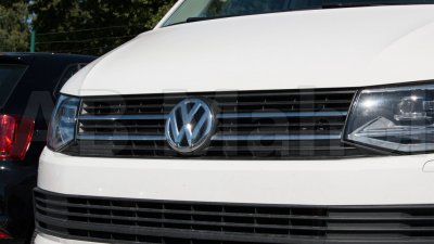 Upper grill for VW T6 from 2016-2019 with painted bumper