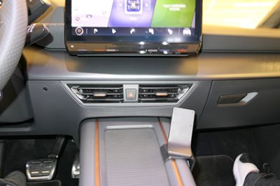 Mobile phone holder for Cupra Born from 2022-