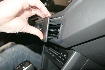 Mobile phone holder Volkswagen Taigo from model year 2022-