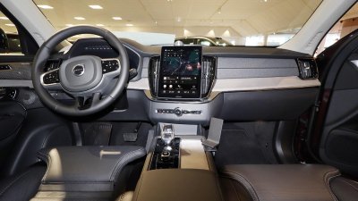 Installation of mobile phone holder for Volvo XC90 from 2025- | For mounting on the center console