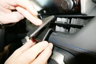 Mobile holder Suzuki Across 2021- | For mounting under the center fender