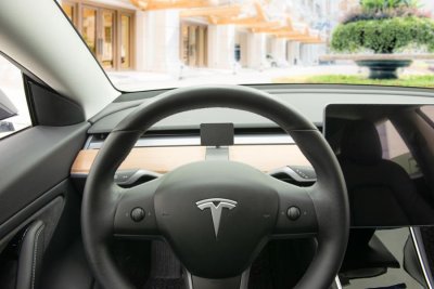 Mobile Holder Tesla Model Y from 2020- | Mounting in front of the steering wheel
