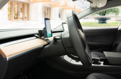 Mobile Holder Tesla Model Y from 2020- | Mounting in front of the steering wheel