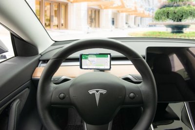 Cell phone holder Tesla Model Y from 2020- | Mounting in front of the steering wheel