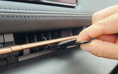 Installation of mobile phone holder Nissan Ariya from 2022- onwards