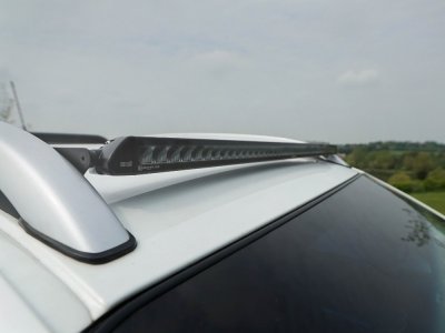Universal bracket for roof mounting of LED ramp - For cars with roof rails
