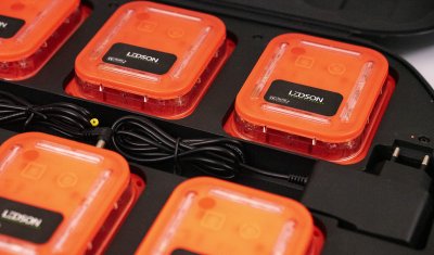 LED warning pucks (6 pcs) with accompanying bag