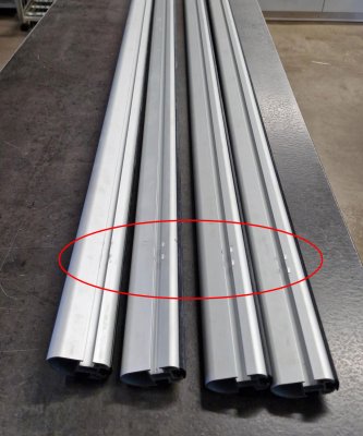 4 Roof Racks in Aluminum | Used parts sorting