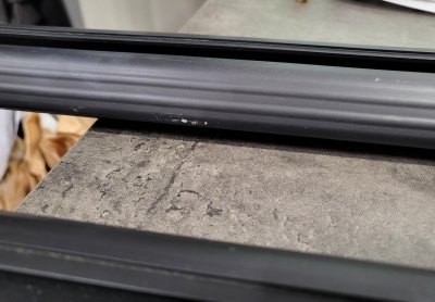 Black aluminum roof railing | Second-hand sorting