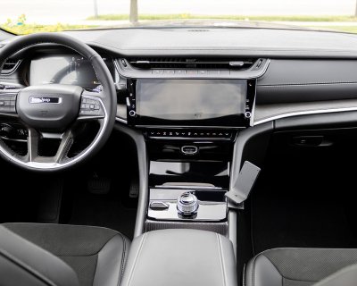 Mobile Holder for Jeep Grand Cherokee from 2026- | Model-adapted