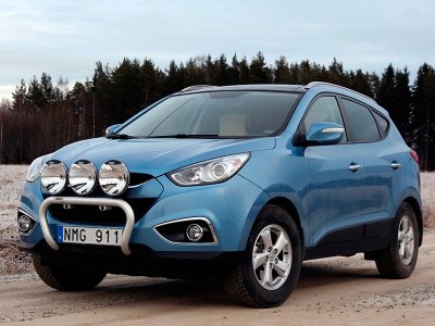 Aluminum bull bar for 3 extra lights for Hyundai iX35 2010-2015