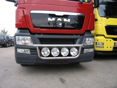 Stainless steel bull bar - MAN TGS (with plastic bumper)