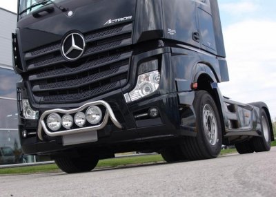 Stainless steel bull bar - Mercedes-Benz Actros 2011-