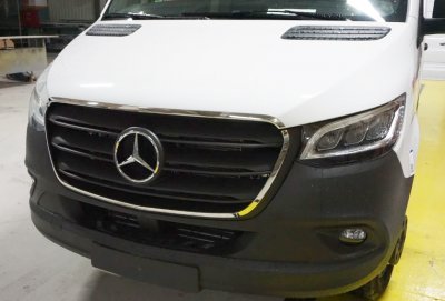 Stainless steel grill contours for Mercedes-Benz Sprinter 2018-