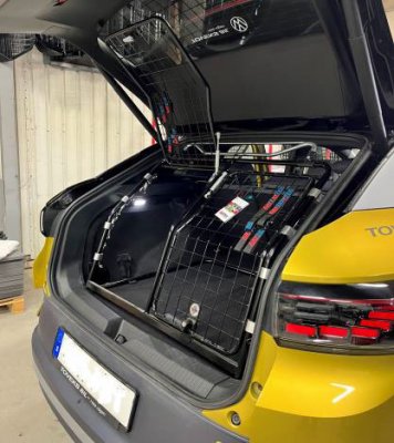 Dog gate Volkswagen Passat Sportscombi/Alltrack from 2015-2023