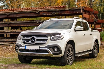 Bonnet guard in dark tinted acrylic plastic for MB X-Class from 2017-