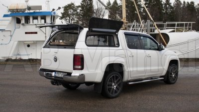 Cabin-high hardtop canopy with opening dark windows. Made for Mitsubishi L200 from 2016-