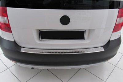 Rear guard in high gloss polished stainless steel. Made for Skoda Yeti 2010-2013