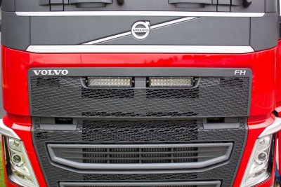 LED ramp MINI for mounting in grill for Volvo FH4 Globetrotter/XL
