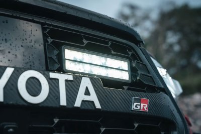 LED Light Bar Package 2x Lumen SQ16 Toyota Hilux from 2024 onwards