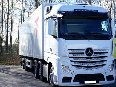LED ramp for mounting above the sun visor for Mercedes Actros MP4 2011-