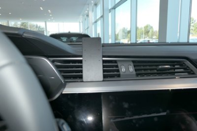 Mobile phone holder for Audi e-tron from 2019-