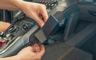 Mobile phone holder Lamborghini Huracan from model year 2016-