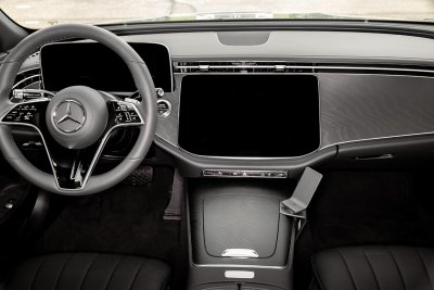 Mobile phone holder Mercedes E-Class from 2024 onwards | For mounting to the right on the center console