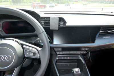 Audi A3 2021, mobile holder