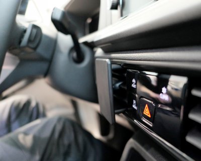 Mobile phone holder Ford Transit Connect 2024- | Mounting to the right of the steering wheel