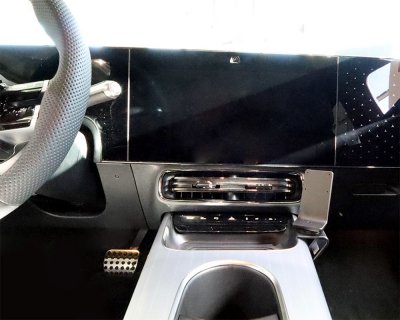 Mobile phone holder Mercedes CLA 2025- | Mounting to the right of the center console