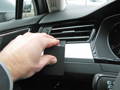 Mobile holder VW Arteon from 2021- | For mounting on the left of the steering wheel